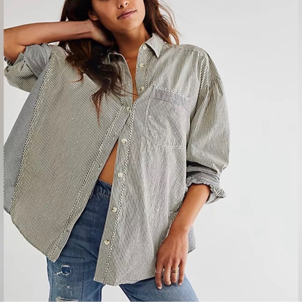 We The Free Gray Striped Happy Hour Oxford
Shirt size Small